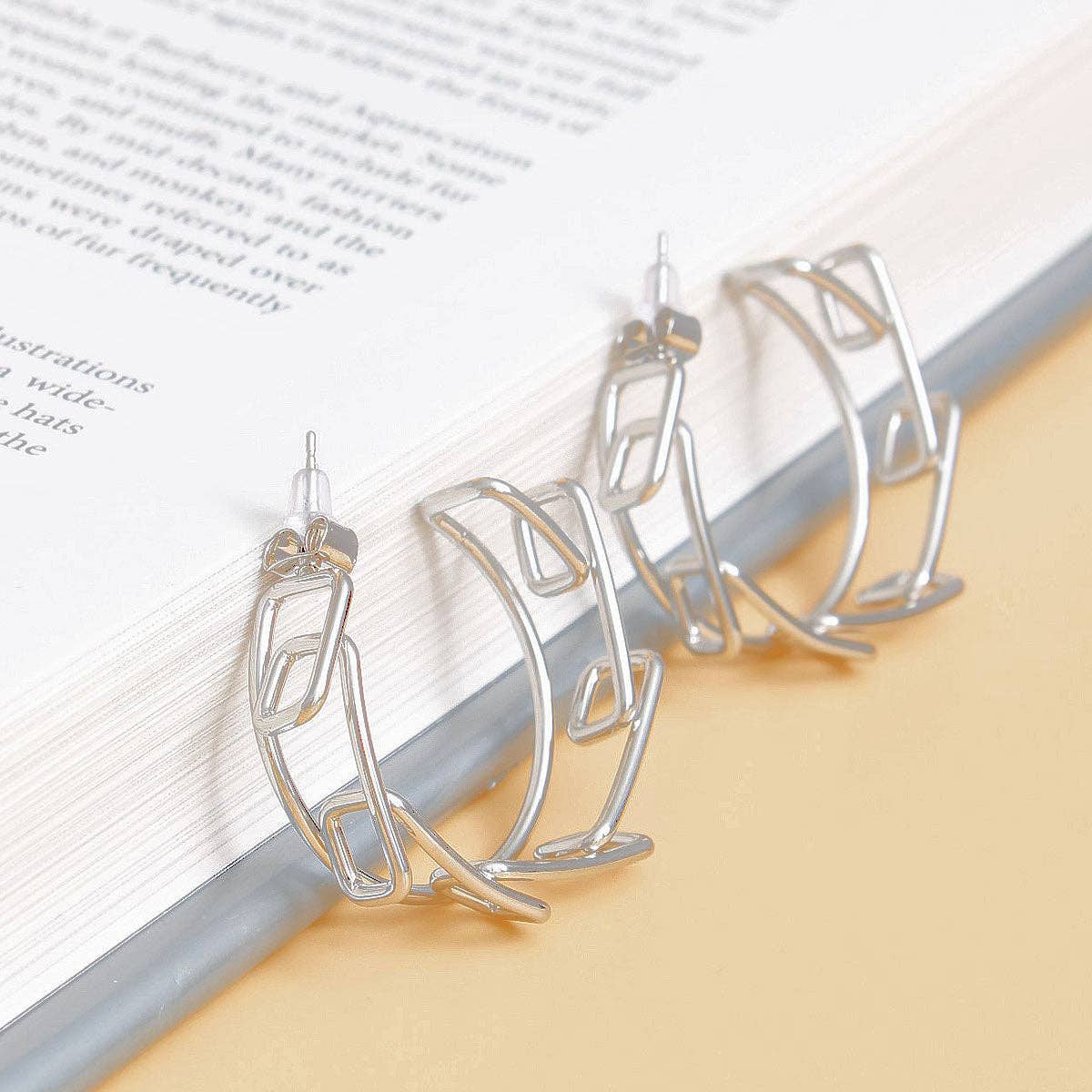 Hoop 14k White Gold Medium Geo Wire Earrings