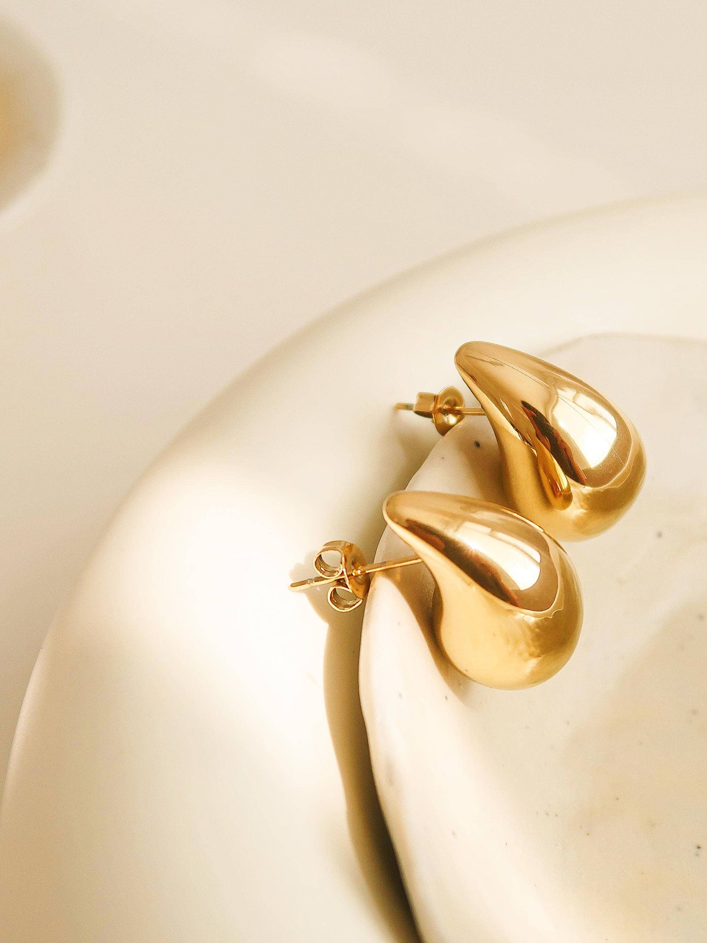 18K Gold Non-Tarnish Large Huggie Droplet Earring: Yellow Gold